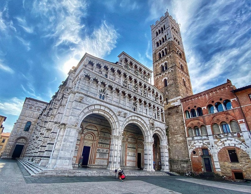 Duomo di Lucca dedicato a San Martino.jpg